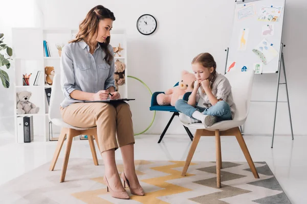 Adult Psychologist Sitting Little Depressed Child Office — Stock Photo, Image