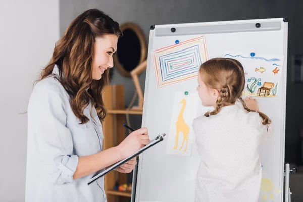 Happy Psychologist Clipboard Talking Child Whiteboard Various Drawings — Stock Photo, Image