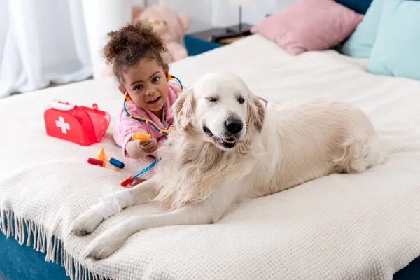 Cute African American Child Playing Her Toys Golden Retriever — Stock Photo, Image