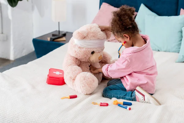 Little African American Child Pink Jacket Playing Doctor Teddy Bear — Stock Photo, Image