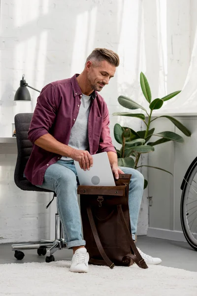 Man Putting Laptop Bag — Stock Photo, Image