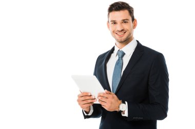 Dijital tablet üzerinde beyaz izole tutmak yakışıklı gülümseyen iş adamı