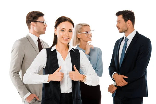 成功的女商人显示竖起大拇指 站在与同事孤立的白色 — 图库照片