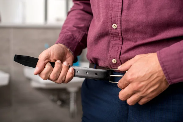 Cropped Image Businessman Putting Belt Home — Free Stock Photo