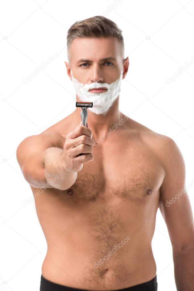 Hombre Con Espuma De Afeitar En La Cara Foto de archivo - Imagen