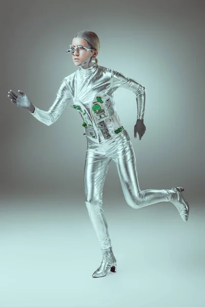 Full Length View Silver Woman Robot Running Grey Future Technology — Free Stock Photo