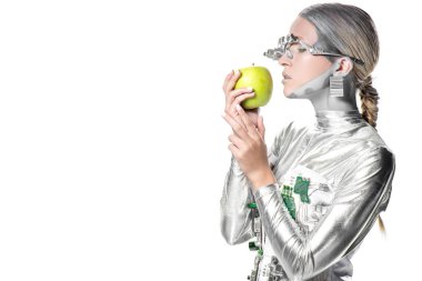 Gümüş robot apple izole beyaz, geleceğin teknoloji kavramı üzerinde tutarak yan görünüm