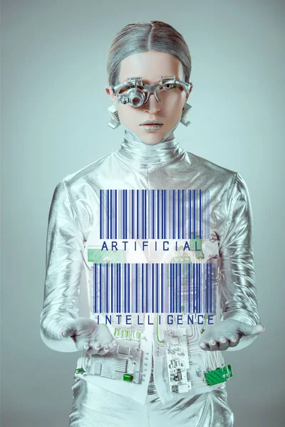 Futuristischer Silberner Cyborg Mit Barcodes Und Künstlicher Intelligenz Den Händen — Stockfoto