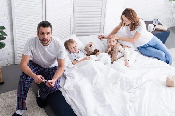 High Angle View Parents Taking Care Sick Kids Bedroom — Free Stock Photo