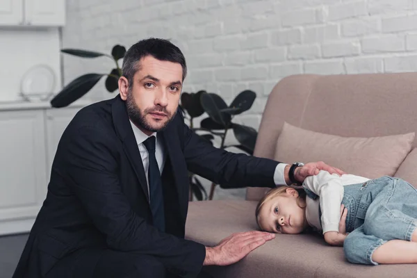 Father Suit Taking Care Sick Daughter Sofa Living Room Looking — Free Stock Photo