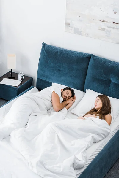 Young Couple Sleeping Together Bed — Stock Photo, Image