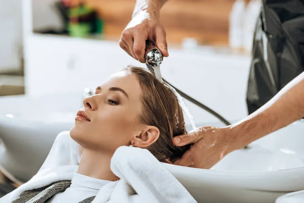 Partial View Hairstylist Washing Hair Attractive Young Woman Beauty Salon — Stock Photo, Image