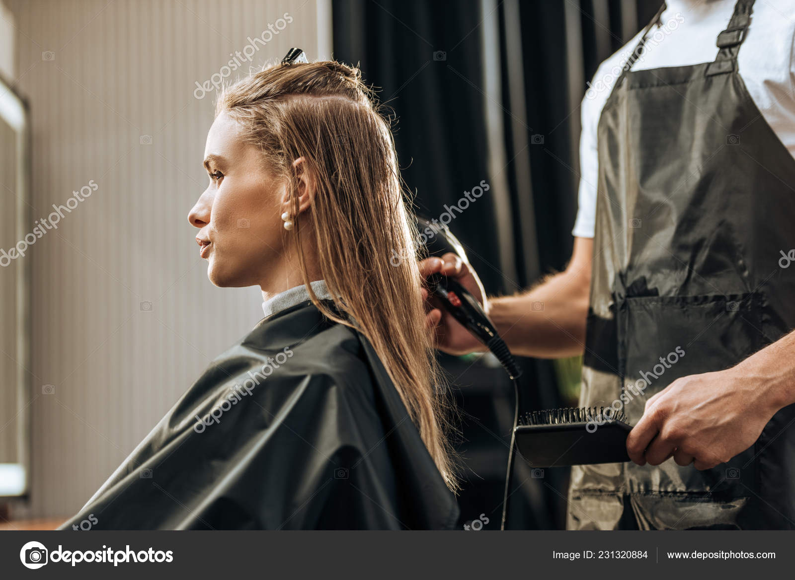 Fundo Cabeleireiro Segurando Escova E Secador De Cabelo Escova De