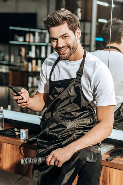 Handsome Young Hairdresser Holding Smartphone Smiling Camera Beauty Salon — Stock Photo, Image