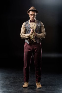 karışık yarış erkek jazzman trompet siyah poz şapkalı 