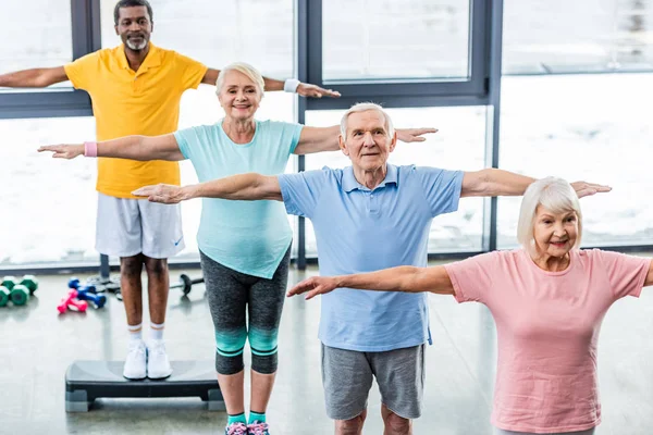 High Angle View Multicultural Senior Athletes Synchronous Exercising Step Platforms — Stock Photo, Image