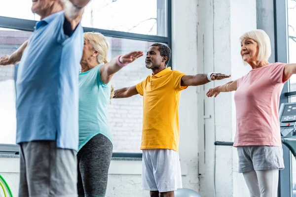 Partial View Multiethnic Senior Athletes Synchronous Doing Exercise Sports Hall — Stock Photo, Image