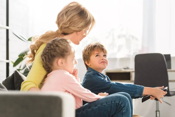 Mother Adorable Kids Sitting Sofa Using Remote Controller — Stock Photo, Image