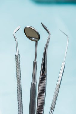 diş kliniğinde tıbbi aletleri kapatın 