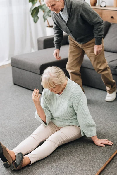 Retired Husband Coming Upset Wife Sitting Floor — Stock Photo, Image