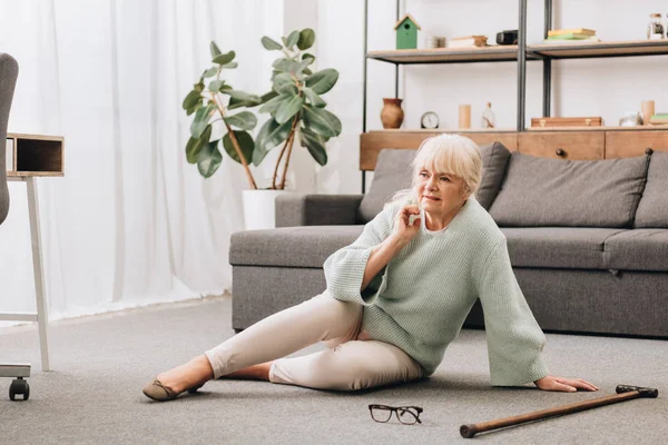 Senior Woman Blonde Hair Sitting Floor Living Room — Stock Photo, Image