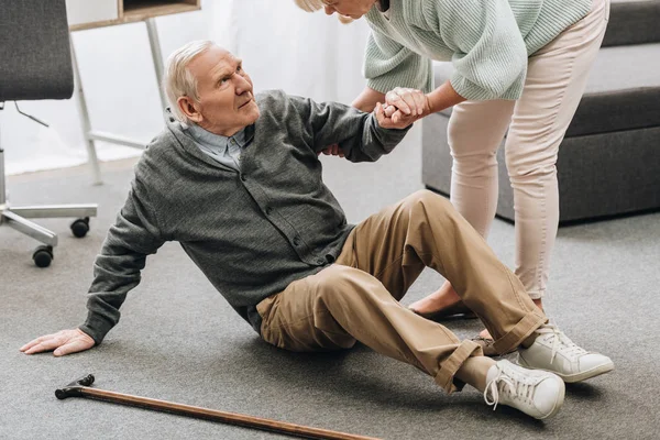 Old Woman Helping Stand Husband Who Falled Floor Walking Stick — Stock Photo, Image