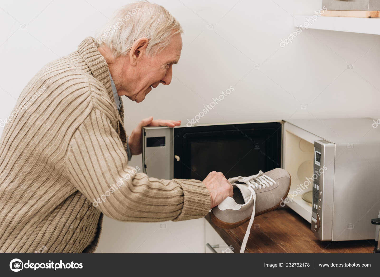 Retired Man Dementia Disease Putting Shoe Microwave Oven — Stock Photo