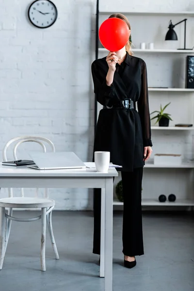 Businesswoman Black Clothes Hiding Face Red Balloon — Stock Photo, Image