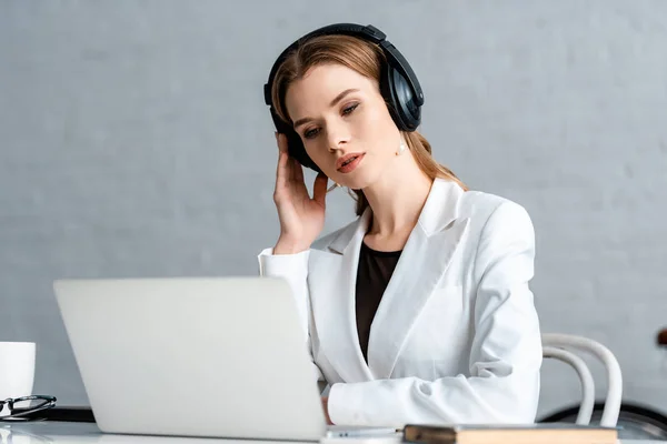 Selective Focus Beautiful Businesswoman Headphones Sitting Computer Desk Workplace — Stock Photo, Image