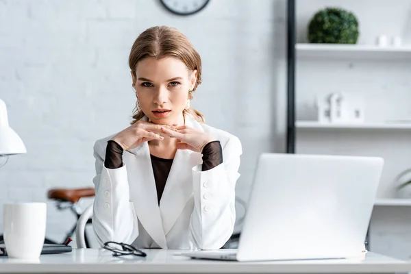 Businesswoman White Formal Wear Folded Hands Sitting Computer Desk While — Stock Photo, Image