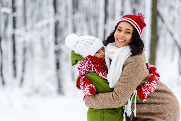 Smiling African American Mom Daughter Hugging Looking Camera Winter Park — Stock Photo, Image