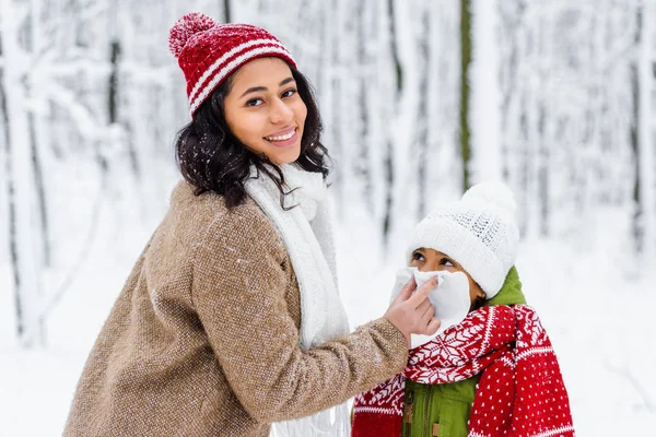 African American Woman Looking Camera Wiping Napkin Nose Preteen Daughter — Stock Photo, Image