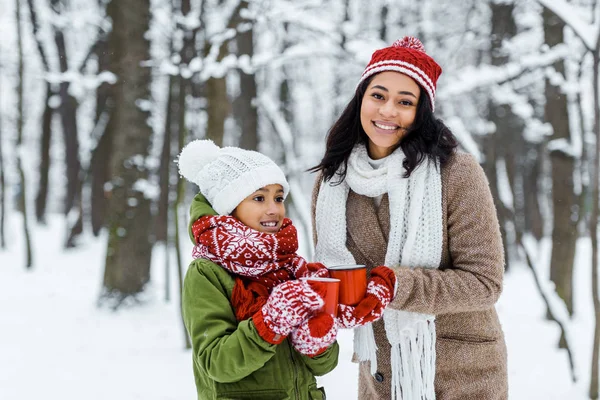 Attractive African American Mother Cute Daughter Holding Red Cups Tea — Stock Photo, Image