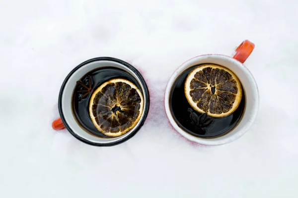 Two Cups Tea Lemons Standing White Snow — Stock Photo, Image