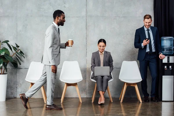 Smiling Multiethnic Businesspeople Digital Devices Coffee Waiting Hall — Stock Photo, Image