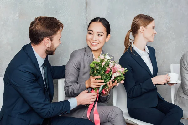 Businessman Presenting Flowers Beautiful Asian Businesswoman Office — Stock Photo, Image