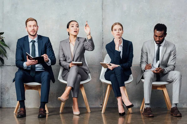 Asian Businesswoman Raising Hand While Having Meeting Multiethnic Colleagues Office — Stock Photo, Image