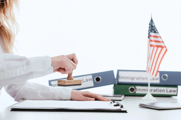 Abgeschnittene Ansicht Einer Rechtsanwältin Mit Stempel Der Hand Isoliert Auf — Stockfoto