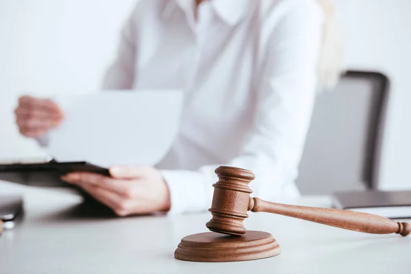 Selective Focus Gavel Woman Holding Clipboard Document Background Isolated White — Stock Photo, Image