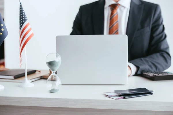 Selective Focus Laptop Hourglass Man Using Laptop Background Isolated White — Stock Photo, Image