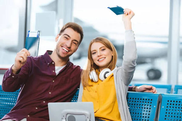 Cheerful Boyfriend Girlfriend Holding Passports Air Tickets Airport — Stock Photo, Image