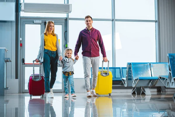 Cheerful Husband Wife Holding Hands Cute Daughter Standing Suitcases — Stock Photo, Image