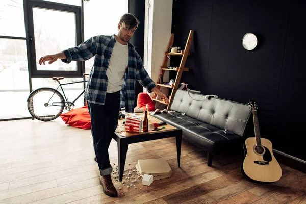 Drunk Sleepy Man Standing Coffee Table Party Home — Stock Photo, Image