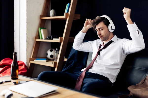 Handsome Man Listening Music Headphones Coffee Table — Stock Photo, Image