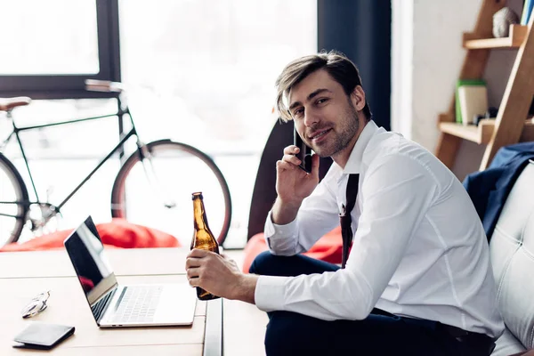 Cheerful Man Suit Holding Bottle Talking Smartphone Party — Stock Photo, Image