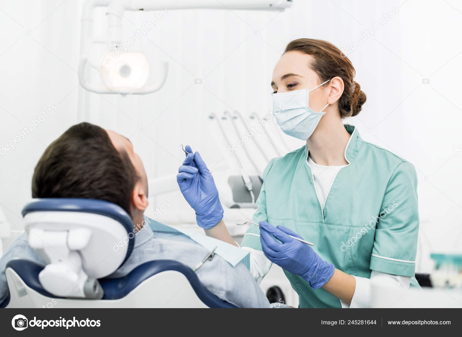 Стоит ли идти на стоматолога. Стоит ли идти на стоматолога. Профессиональный стоматолог. Профессиональная гигиена зубов. Стоматолог мужчина.