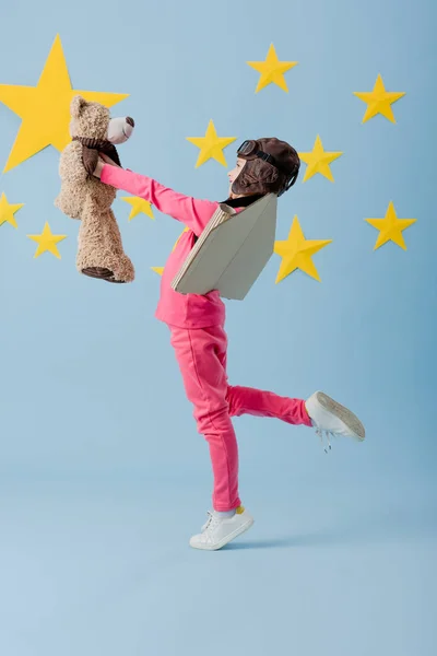 Kid Cardboard Wings Dancing Teddy Bear Blue Starry Background — Stock Photo, Image