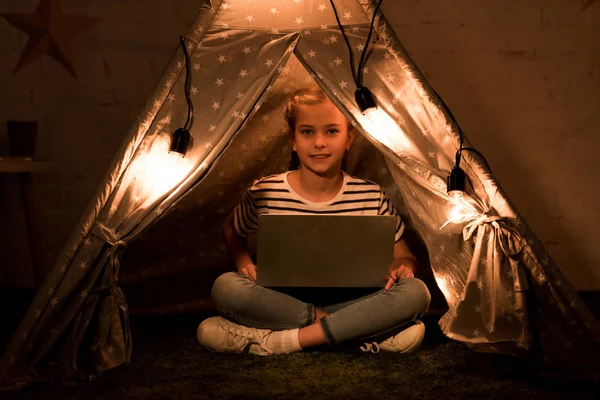 Happy Kid Using Laptop While Sitting Wigwam Dark Room — Stock Photo, Image