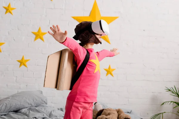 Kid Headset Pink Clothes Waving Hands Bedroom — Stock Photo, Image
