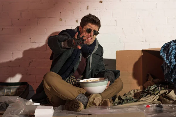 Homeless Man Sitting Garbage Dump Throwing Popcorn Bowl — Stock Photo, Image